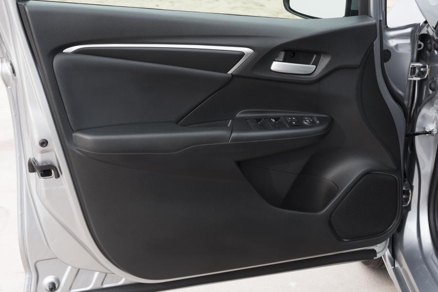 Детали интерьера Honda Fit 2017 года  (NA) (фото 22 из 50)